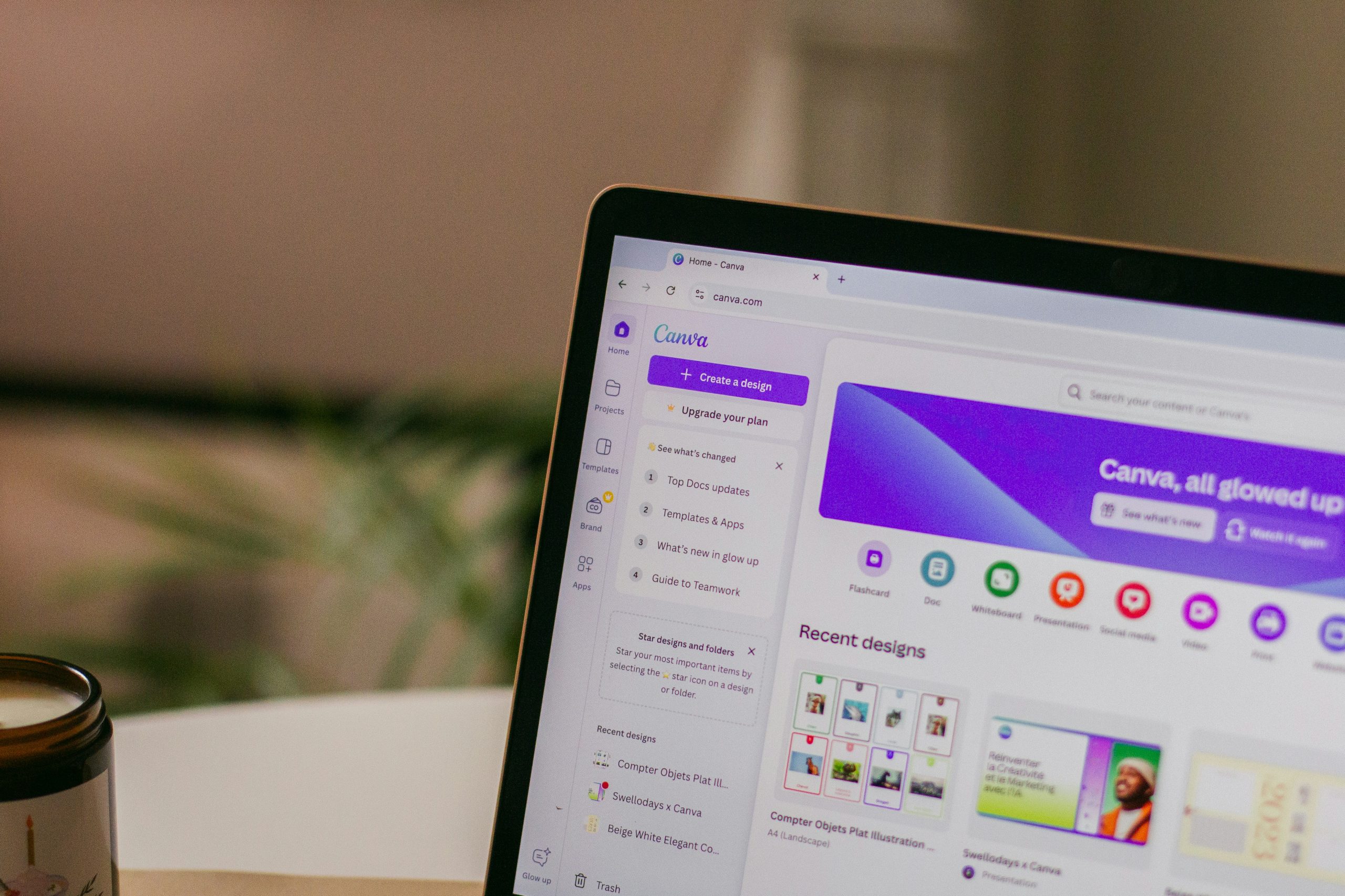 Onlinekurs Canva – Laptop mit Canva Dashboard