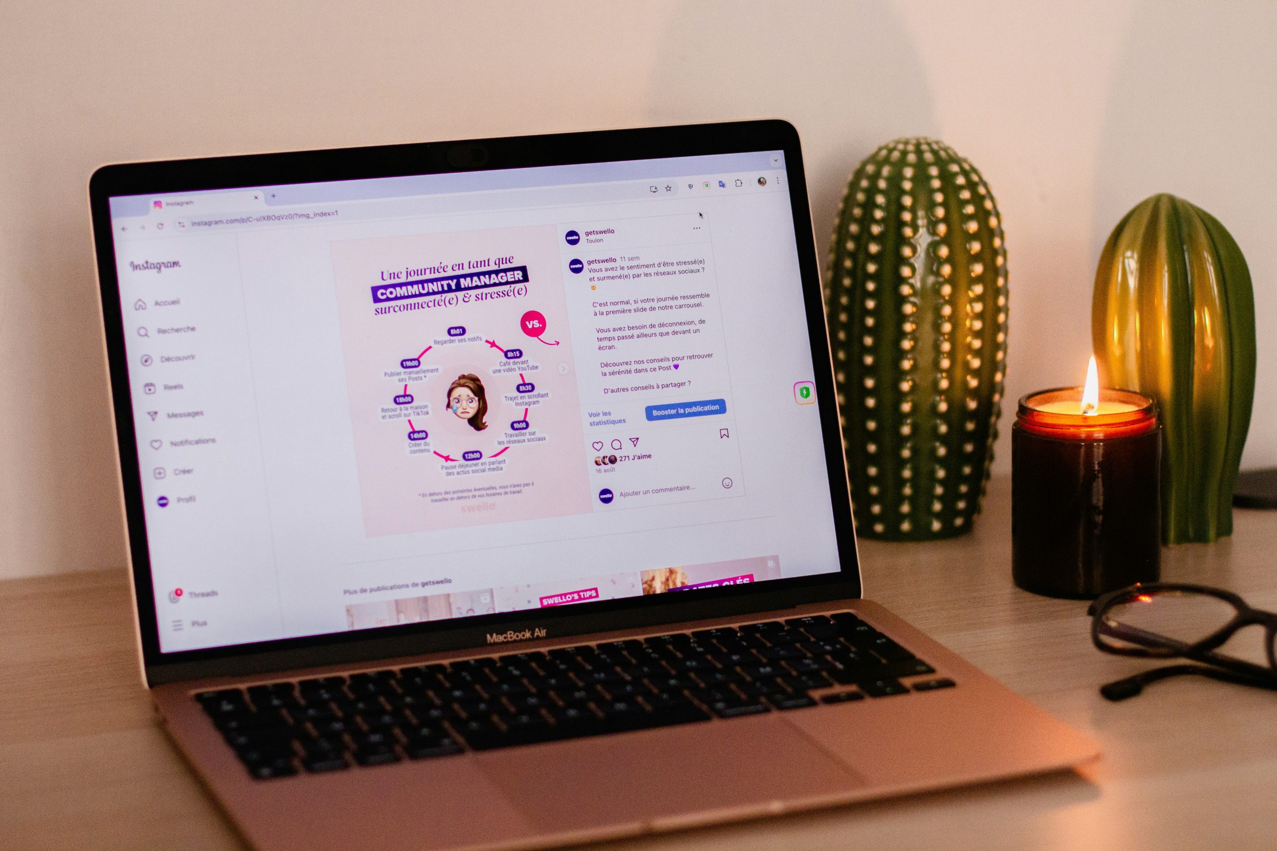 Laptop mit Canva Oberfläche – Inhalte erstellen